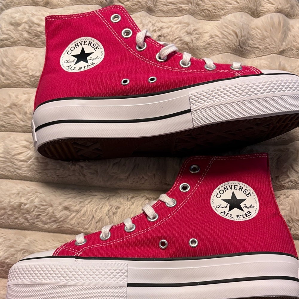 Converse Women's Fuchsia High-Top Sneakers brand NEW